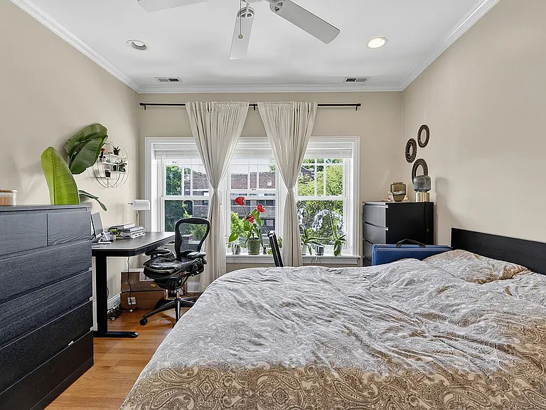 Hinman Court Condos — Photo 42