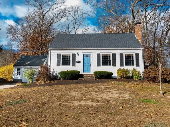 61 Ledgewood Rd, Dedham, MA 02026