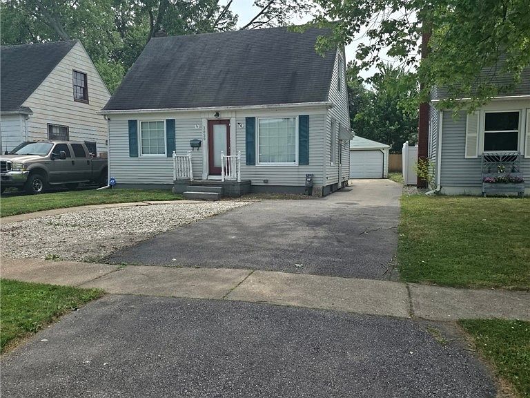 Listing photo 2