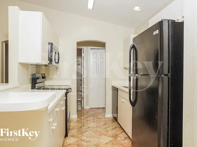 2476 Parrot St — Photo 8