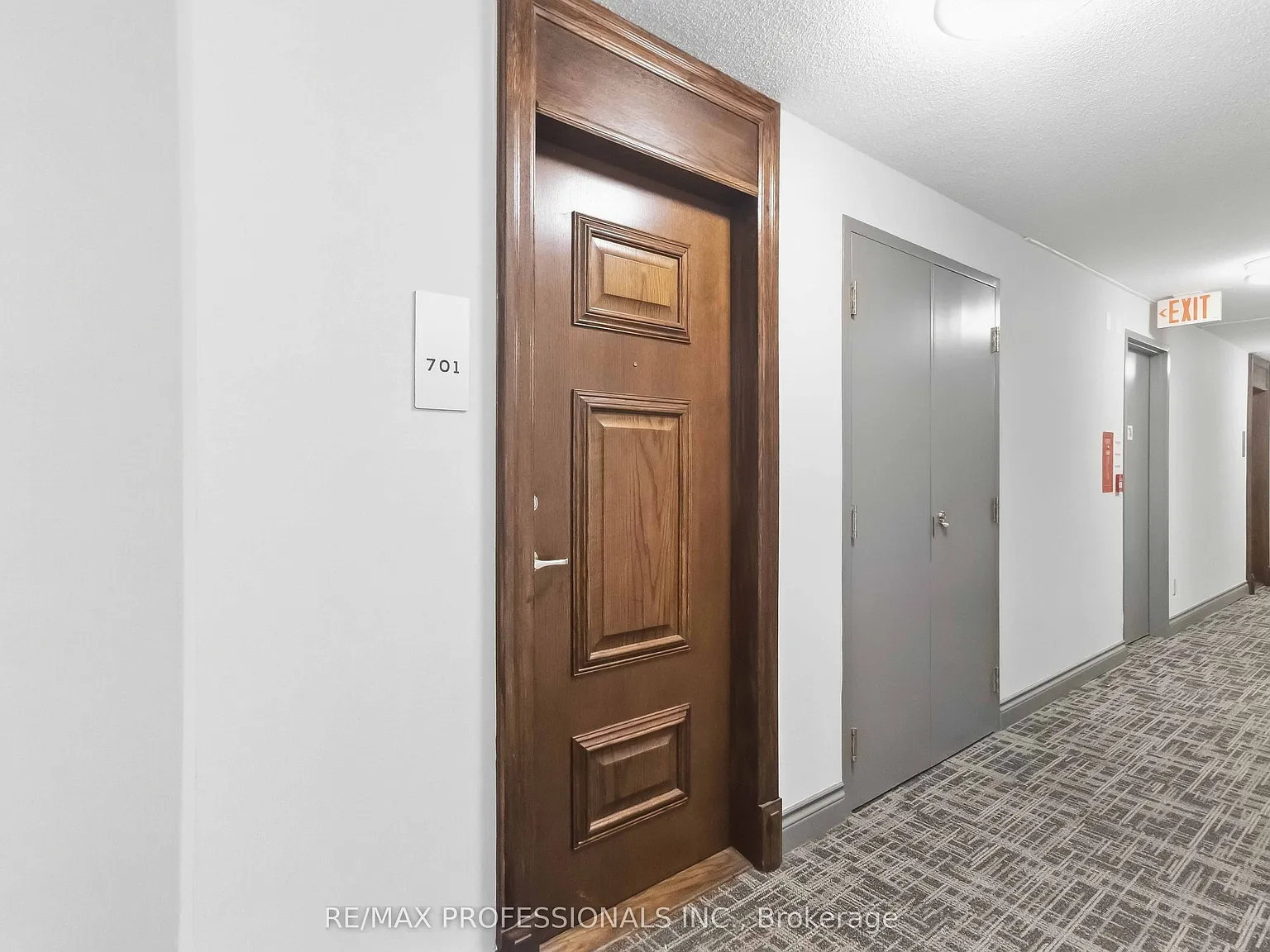 5 Michael Power Pl — Photo 2