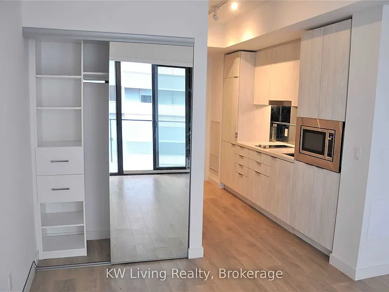 215 Queen St W #807 — Photo 6