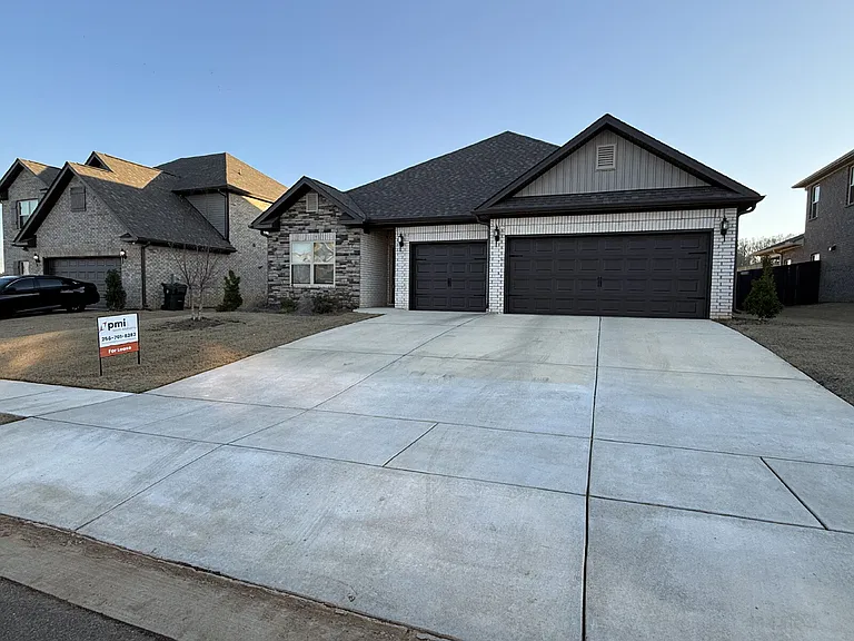 102 Ranna Dr — Photo 1