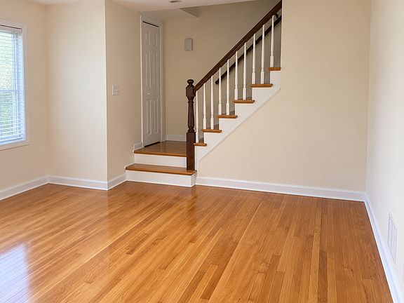 5th image of 727 Cornwall Ave
