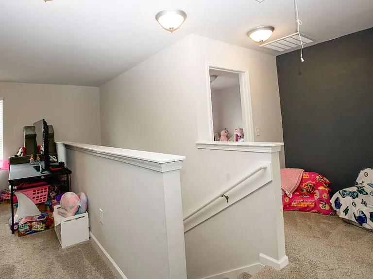 413 Century Ln — Photo 26