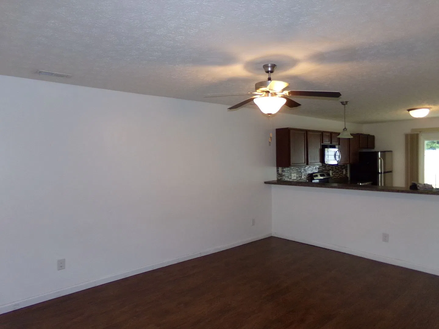 Great Townhouse in Great Location! — Photo 4