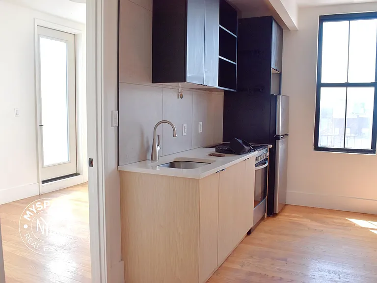 1520 Saint Johns Pl #5 — Photo 9