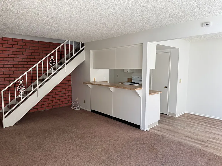 752 W Hemlock St — Photo 3