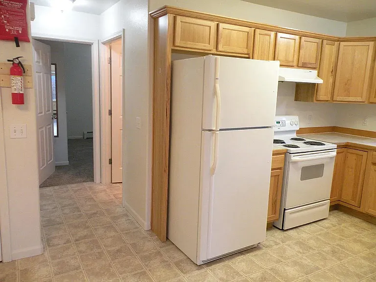 Clean, full size appliances
