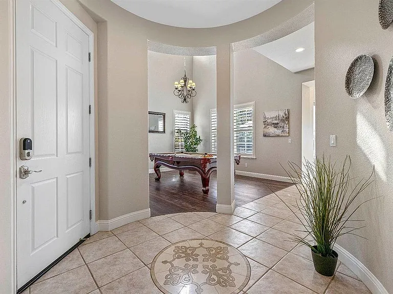 4930 Village Green Dr — Photo 7