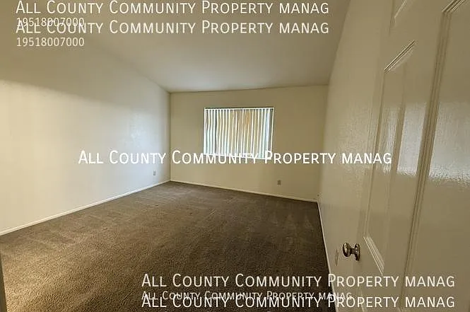 2277 Oak Ave — Photo 12