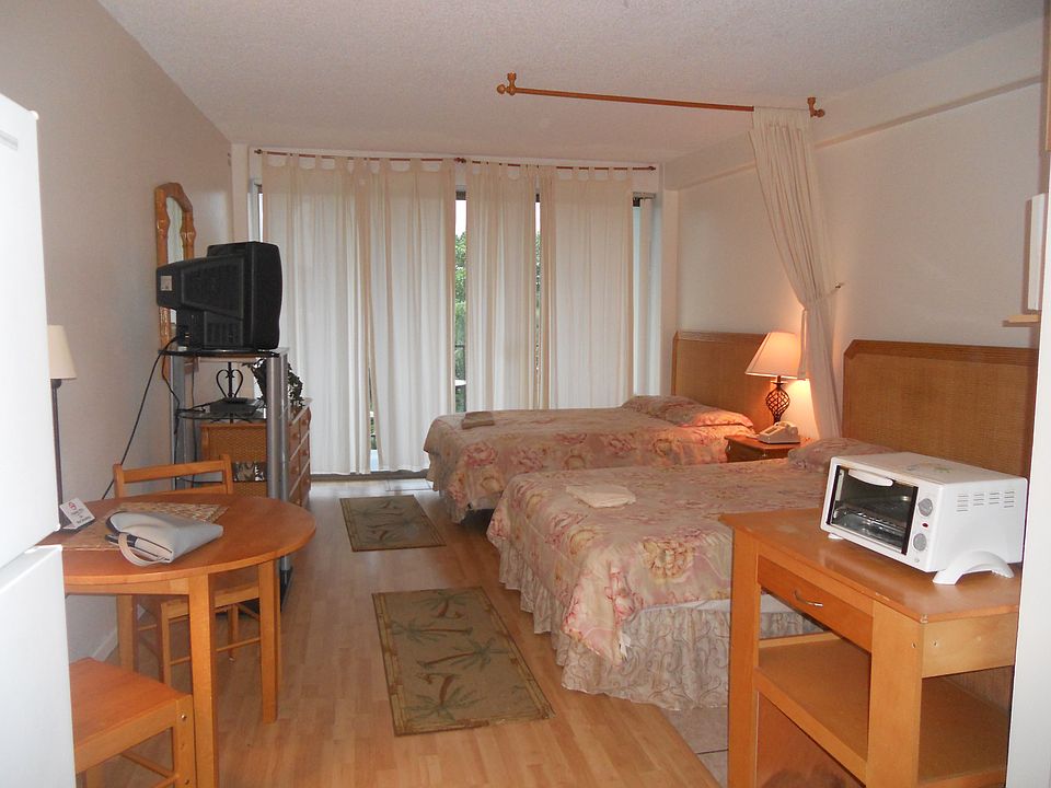 ENTRANCE VIEW_05192013