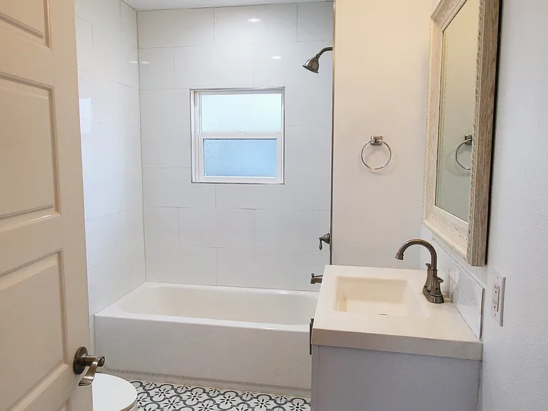 4611 N Pearl St — Photo 7