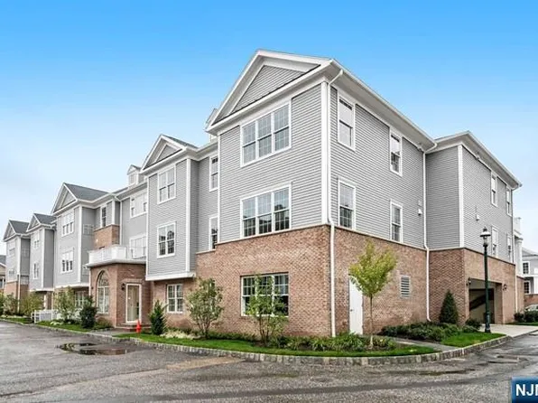 3305 Rio Vista Ln, Northvale, NJ 07647