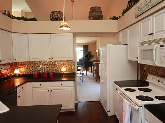 5th image of 934 Paul Vista Dr