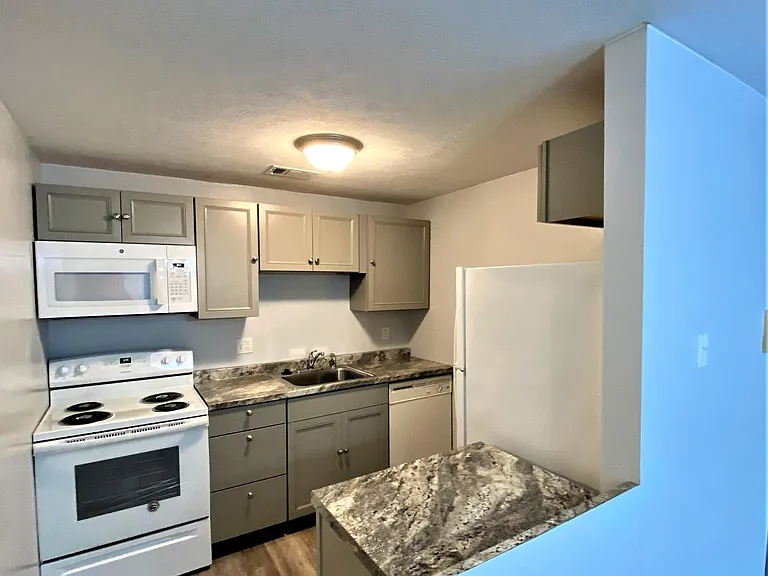 611 Brown Ave #208 — Photo 9