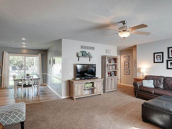 2nd image of 2811 Scott Ave