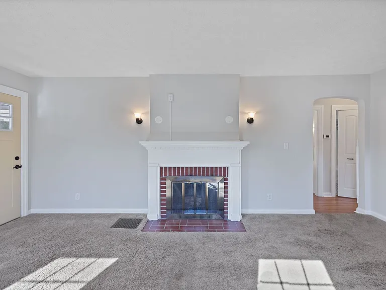 1377 Collinsdale Ave — Photo 3