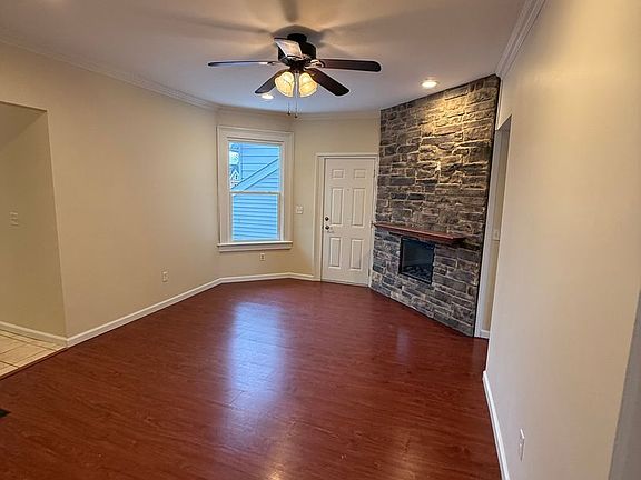 4th image of 16-24 Sisson Ave #16