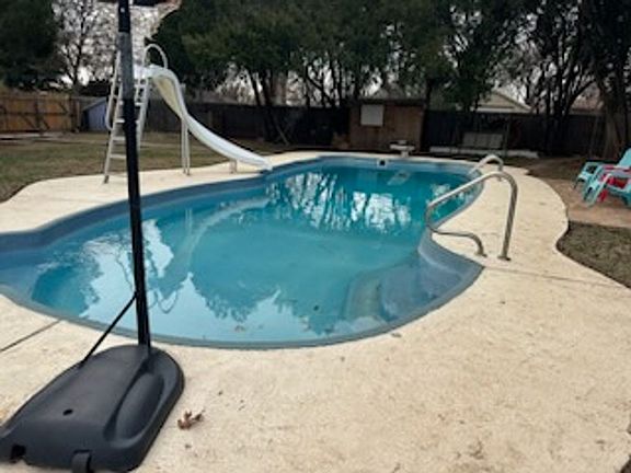 3rd image of 4616 Lake Park Dr