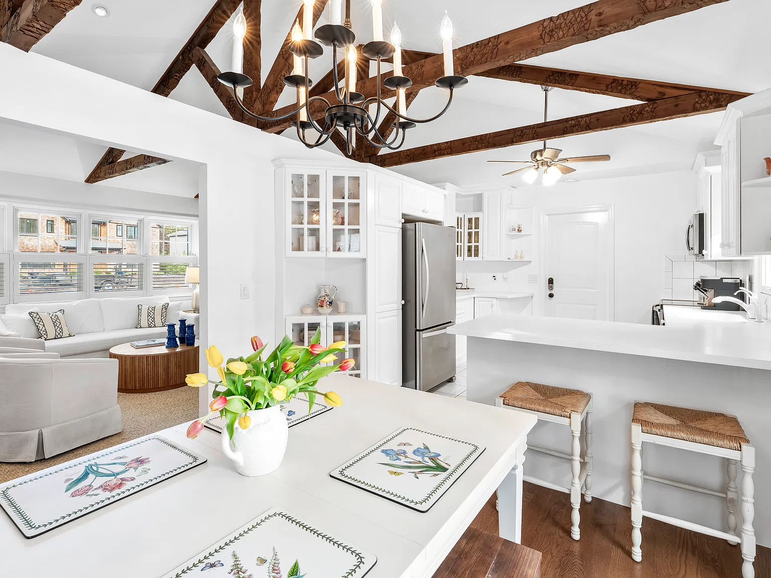 Charming Hamptons Retreat Near Westhampton Beach Village — Photo 4