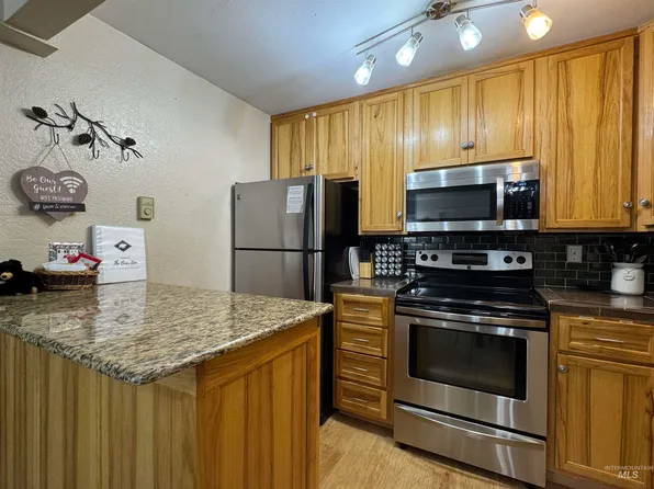304 McBride St #107, McCall, ID 83638