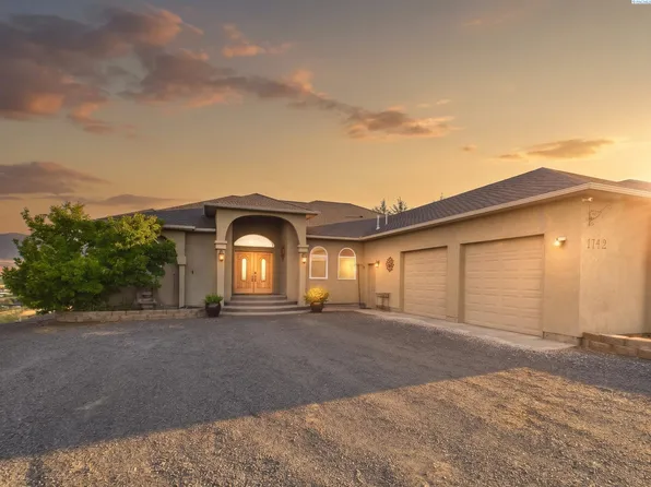 1742 Weikel Rd, Yakima, WA 98908
