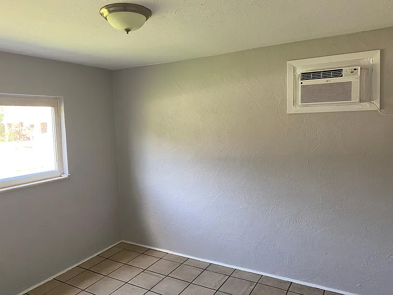 2545 Montana Ave #12 — Photo 4