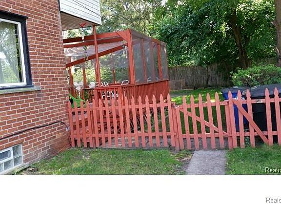 3rd image of 8751 Pembroke Ave