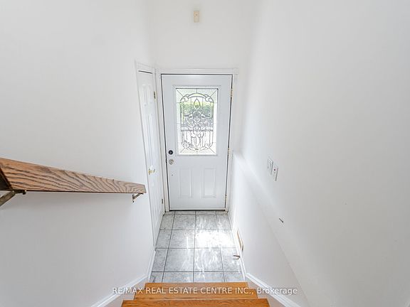 5th image of 122 Moregate Cres