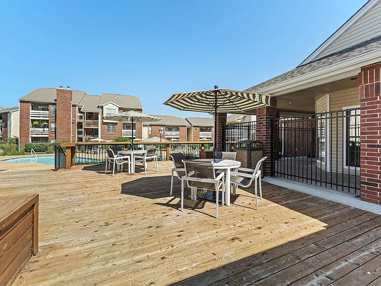 Silverwood Apartments — Photo 9
