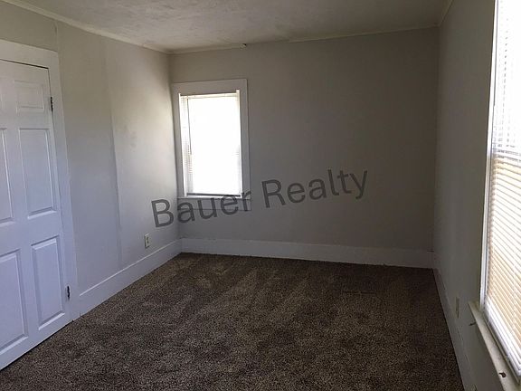 4th image of 370-372 Cottage St