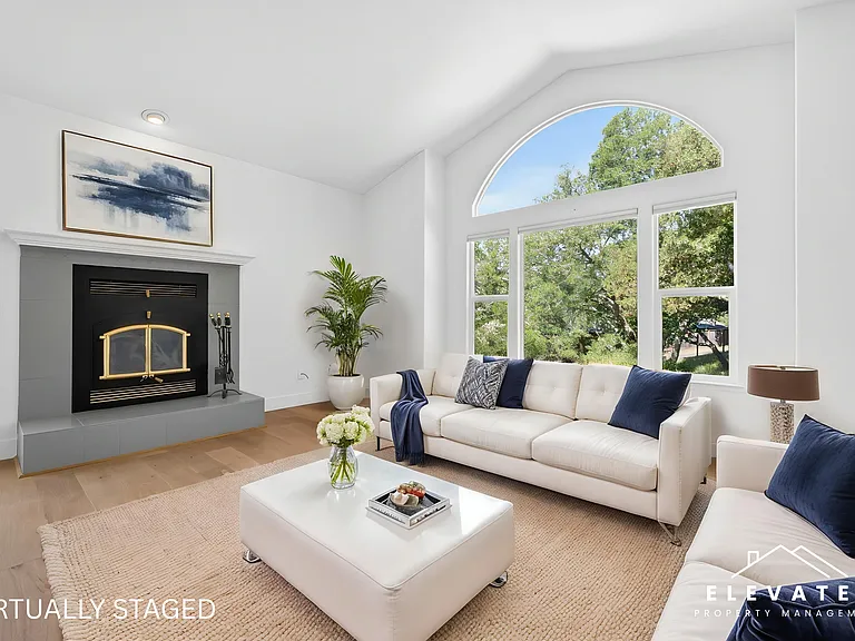 9400 Chalk Hill Rd — Photo 1