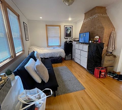 4th image of 277 Tappan St #2