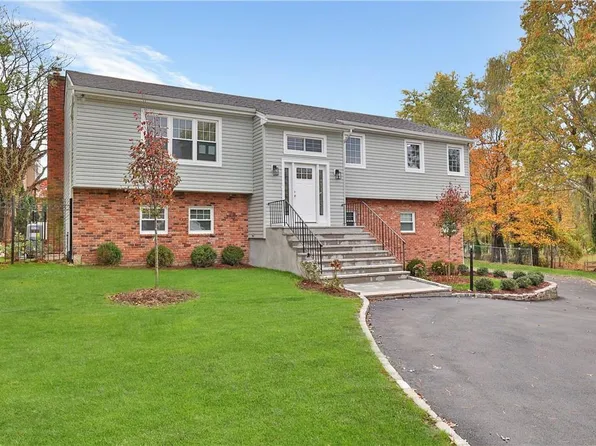 78 Pondview Lane, New Rochelle, NY 10804