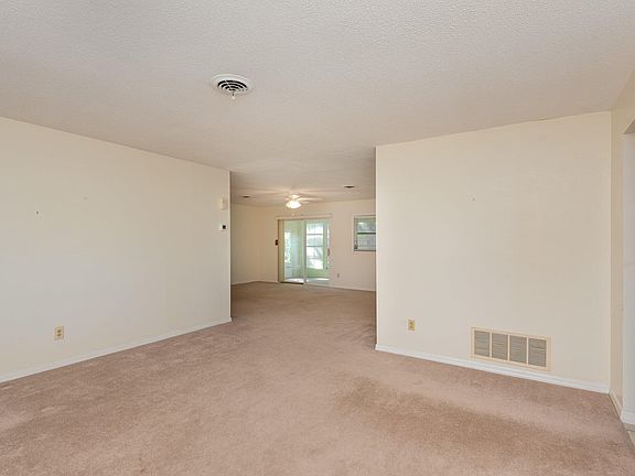 3rd image of 2727 Riviera Dr