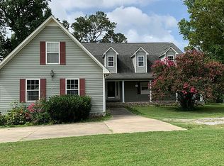 637 Riverside Dr, Gadsden, AL 35903