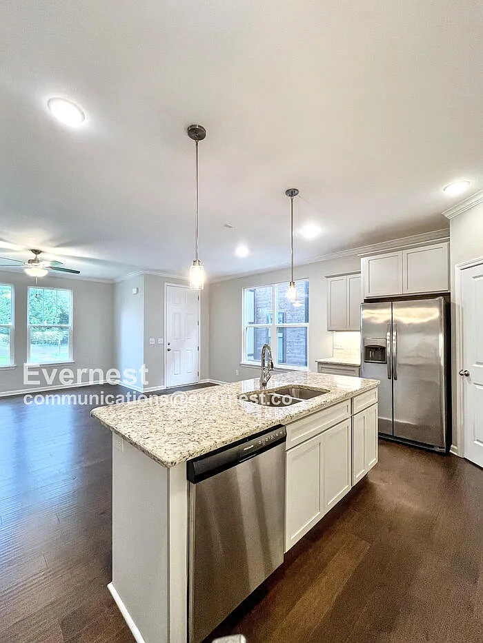 4 bed, 3.0 bath, 2452 sqft, $3,495 — Photo 4
