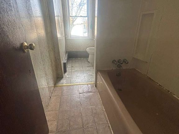4th image of 322 Dayton St Floor 2
