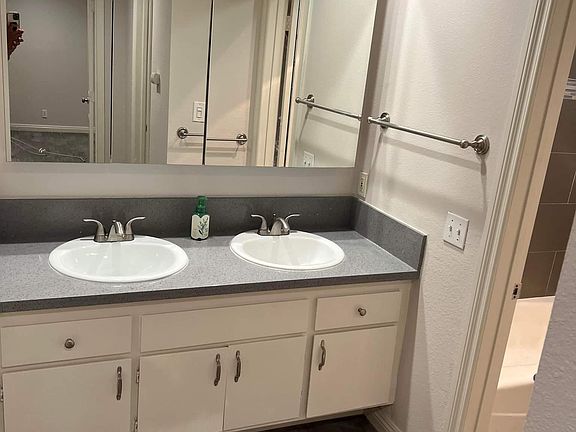 5th image of 355 S Los Robles Ave Unit 110