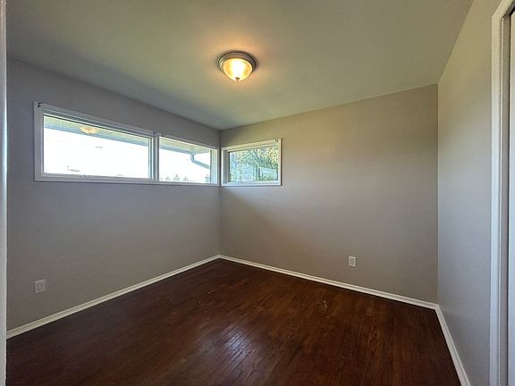 4th image of 602 N Lincoln Dr