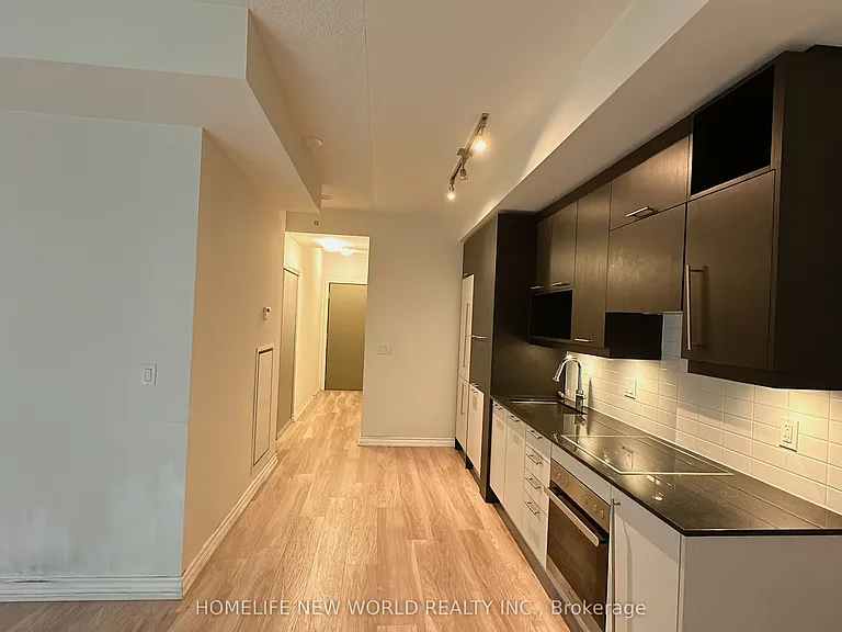 30 Nelson St #402 — Photo 8