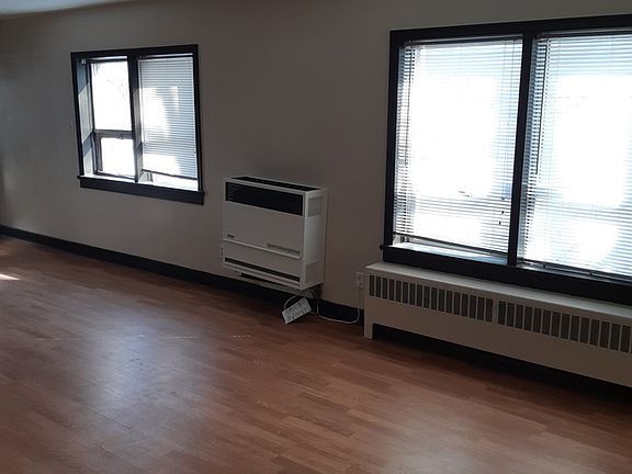 4th image of 127 Talbot St N #3
