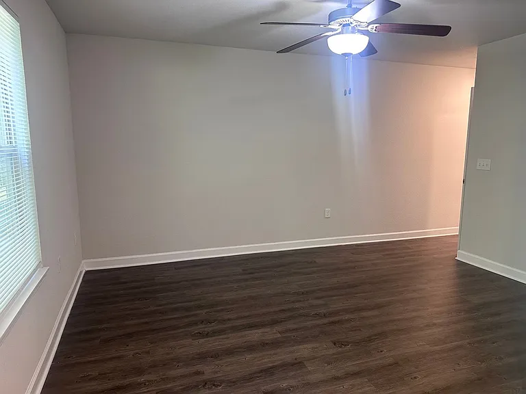 1417 NE Mary Ct — Photo 3