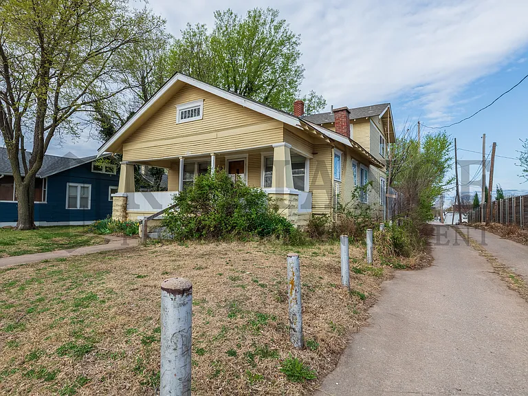 439 N Lorraine Ave — Photo 2