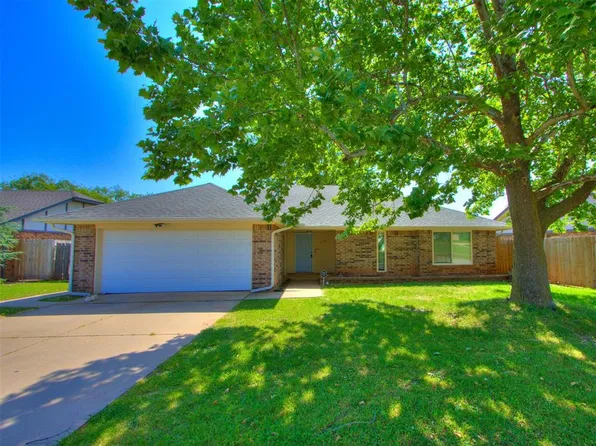 720 Cottonwood Dr, Moore, OK 73160