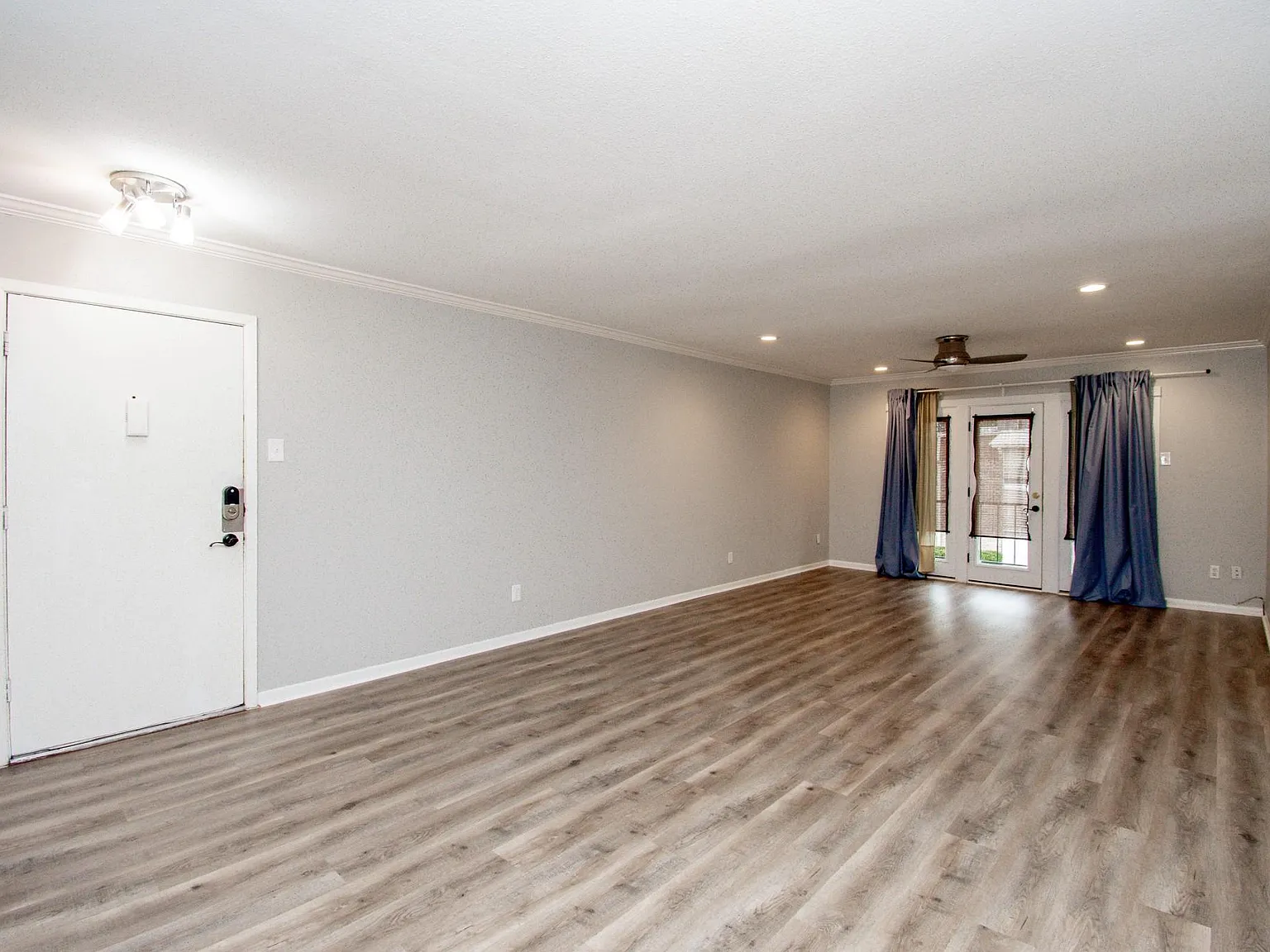2 bed, 2.0 bath, 1306 sqft, $1,800 — Photo 3
