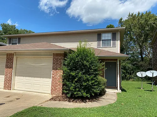 411 Valley Dr Photo 1