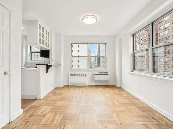 300 East 71st Street 9G image 2 of 15