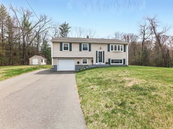 58 Oak Knoll Dr, Hampden, MA 01036